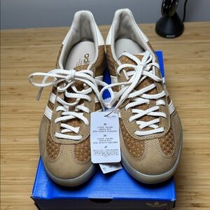 Adidas Gazelle Indoor Tan and White Basketweave Sneakers Inclusive